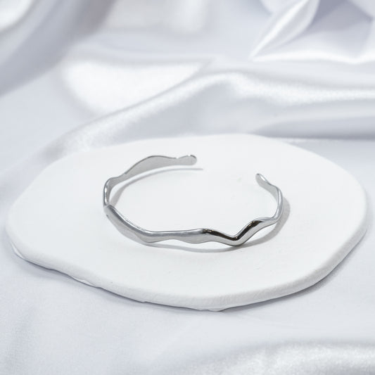 Serena Wave Bangle